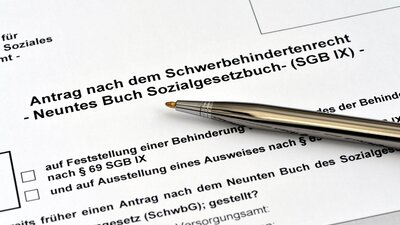 Detailaufnahme eines Antrags auf Schwerbehinderung | © AdobeStock-119471412
