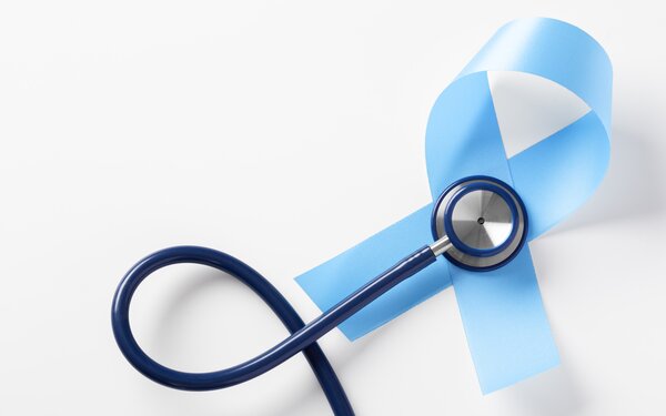 Blaue Schleife für Prostatakrebs-Awareness | © AdobeStock_622700437